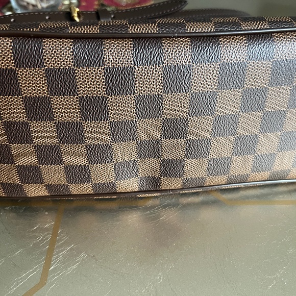 Gorgeous crossbody LV. Authentic - Picture 5 of 7